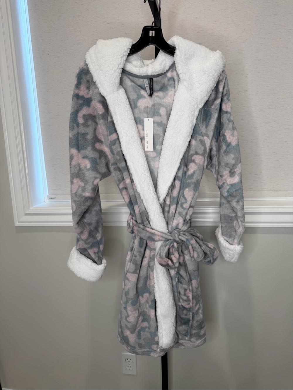 Cozy Hooded Fleece Robe - Gray & Pink Camo